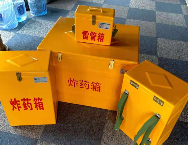 三家镇不同环境下如何选择炸药箱雷管箱