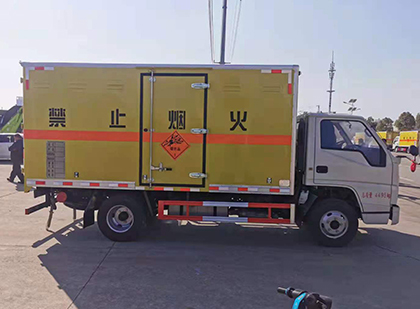 三家镇爆破器材运输车工人安全操作规范与智能技术保障