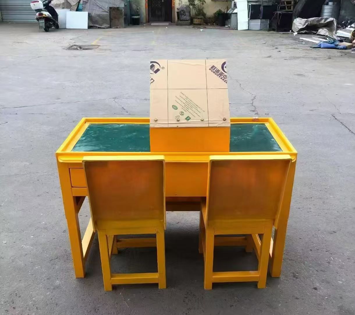 三家镇防静电导通桌井下煤矿火工品发放桌：危险品流转的安全守护者
